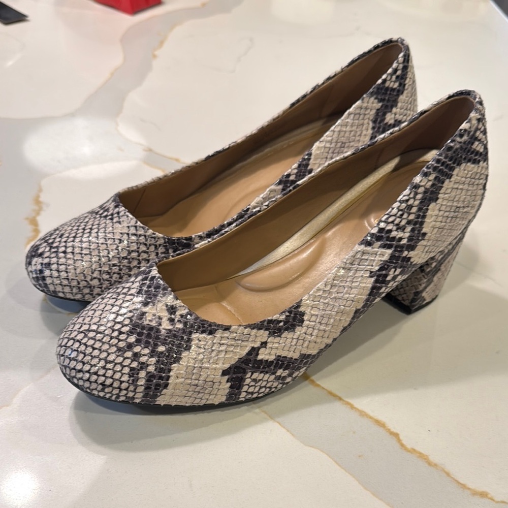 AEROSOLES Cream and Black Snakeskin Block Heel Pumps
